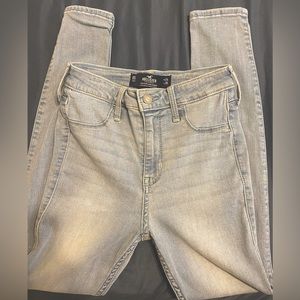 Hollister High-Rise Jean Legging jeans, light wash. Size 0s.